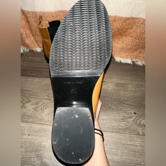 Everlane Modern Chelsea Leather Ankle Boots - Picture 4 of 5